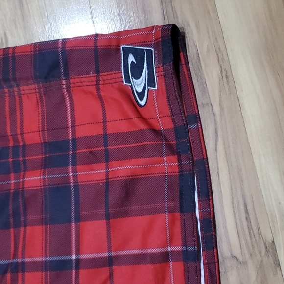O'Neill Santa Cruz Red Plaid Boardshorts - size 38 - Picture 2 of 12